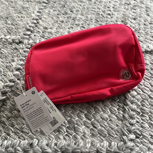 RARE Lululemon belt bag - lip gloss - Picture 7 of 8